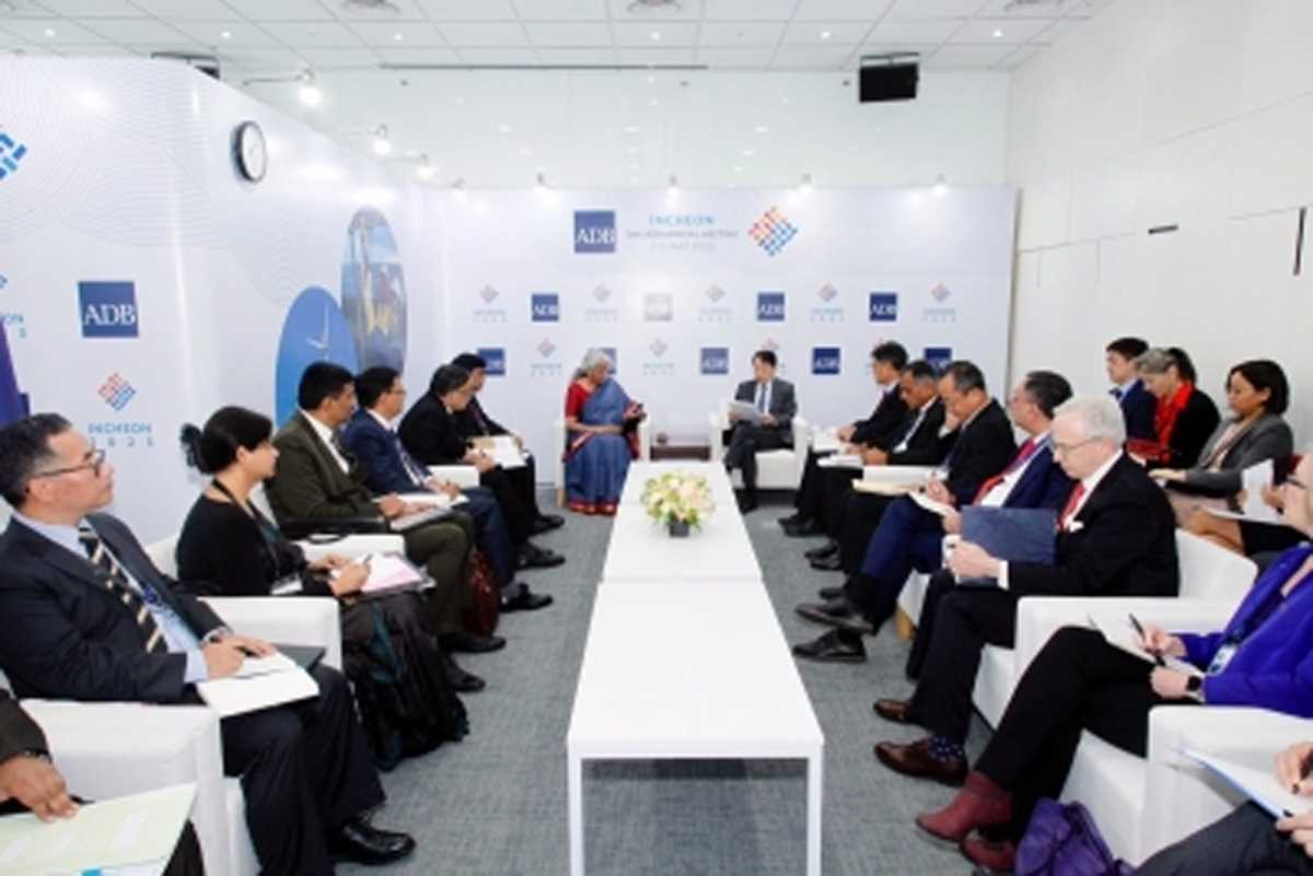 एडीबी प्रमुख से मिलीं सीतारमण, कहा- प्रमुख भागीदार बना रहेगा भारत